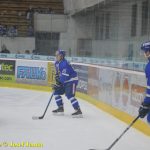 Kohouti dostali ve třetí části od Příbrami čtyři góly. V prodloužení přiletěla na led i termoska