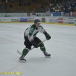 Kohouti dostali ve třetí části od Příbrami čtyři góly. V prodloužení přiletěla na led i termoska