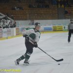 Kohouti dostali ve třetí části od Příbrami čtyři góly. V prodloužení přiletěla na led i termoska