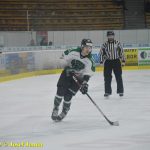 Kohouti dostali ve třetí části od Příbrami čtyři góly. V prodloužení přiletěla na led i termoska