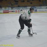 Kohouti dostali ve třetí části od Příbrami čtyři góly. V prodloužení přiletěla na led i termoska