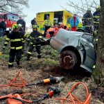 Řidič škodovky nezvládl u Bořetína rychlou jízdu. Letěl pro něj vrtulník