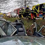 Řidič škodovky nezvládl u Bořetína rychlou jízdu. Letěl pro něj vrtulník