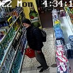 Zloději platí ukradenými kartami. Policie hledá svědky