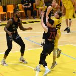 VIDEO: Sršni Nymburku statečně vzdorovali, postup jim utekl o osm bodů