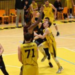 VIDEO: Sršni Nymburku statečně vzdorovali, postup jim utekl o osm bodů
