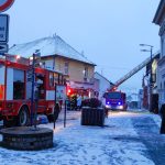 V Milevsku hoří rodinný dům. Sokolovská ulice je neprůjezdná