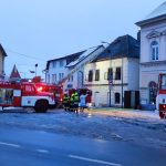 V Milevsku hoří rodinný dům. Sokolovská ulice je neprůjezdná