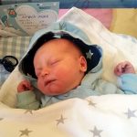 První letošní hradecké miminko na svět nechvátalo. Toníček se narodil až 14. ledna