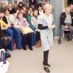 V plánské knihovně mají novou čítárnu. Uspořádali módní přehlídku, výtěžek z dražby jde na konto Rolničky