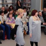 V plánské knihovně mají novou čítárnu. Uspořádali módní přehlídku, výtěžek z dražby jde na konto Rolničky
