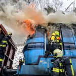 V zastávce Chlumec hořela lokomotiva. Provoz na rychlíkové trati je zastaven