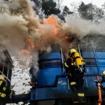 V zastávce Chlumec hořela lokomotiva. Provoz na rychlíkové trati je zastaven