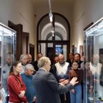 Škodovky na historických plakátech jedou proti proudu času
