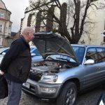 Vyznavači elektromobilů dorazili na Žižkovo náměstí v Táboře