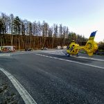 U Temelína se stala vážná nehoda. Pro zraněného řidiče letěl vrtulník