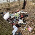 Strakoničtí strážníci vyzráli na bezdomovce. Nepořádek si po sobě musí sami uklidit