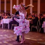 Návštěvníci reprezentačního plesu se vyfotili a přispěli tím na dobrou věc