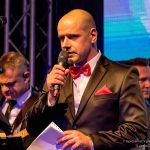 Návštěvníci reprezentačního plesu se vyfotili a přispěli tím na dobrou věc