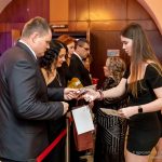 Návštěvníci reprezentačního plesu se vyfotili a přispěli tím na dobrou věc