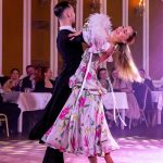 Návštěvníci reprezentačního plesu se vyfotili a přispěli tím na dobrou věc