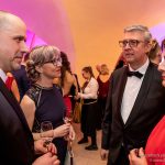 Návštěvníci reprezentačního plesu se vyfotili a přispěli tím na dobrou věc