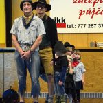 VIDEO: Sokolská akademie napěchovala sportovní halu. Oživení přinesla živá kapela Prvoci