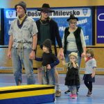 VIDEO: Sokolská akademie napěchovala sportovní halu. Oživení přinesla živá kapela Prvoci