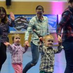 VIDEO: Sokolská akademie napěchovala sportovní halu. Oživení přinesla živá kapela Prvoci