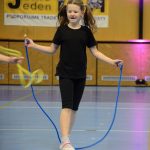 VIDEO: Sokolská akademie napěchovala sportovní halu. Oživení přinesla živá kapela Prvoci