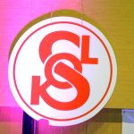 VIDEO: Sokolská akademie napěchovala sportovní halu. Oživení přinesla živá kapela Prvoci