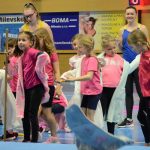 VIDEO: Sokolská akademie napěchovala sportovní halu. Oživení přinesla živá kapela Prvoci