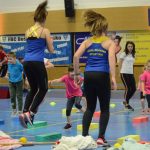 VIDEO: Sokolská akademie napěchovala sportovní halu. Oživení přinesla živá kapela Prvoci