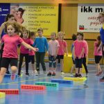 VIDEO: Sokolská akademie napěchovala sportovní halu. Oživení přinesla živá kapela Prvoci