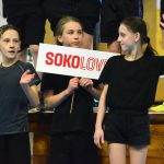 VIDEO: Sokolská akademie napěchovala sportovní halu. Oživení přinesla živá kapela Prvoci
