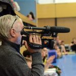 VIDEO: Sokolská akademie napěchovala sportovní halu. Oživení přinesla živá kapela Prvoci