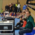 VIDEO: Sokolská akademie napěchovala sportovní halu. Oživení přinesla živá kapela Prvoci