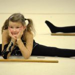 VIDEO: Sokolská akademie napěchovala sportovní halu. Oživení přinesla živá kapela Prvoci