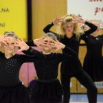 VIDEO: Sokolská akademie napěchovala sportovní halu. Oživení přinesla živá kapela Prvoci