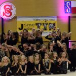 VIDEO: Sokolská akademie napěchovala sportovní halu. Oživení přinesla živá kapela Prvoci