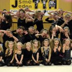 VIDEO: Sokolská akademie napěchovala sportovní halu. Oživení přinesla živá kapela Prvoci