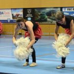 VIDEO: Sokolská akademie napěchovala sportovní halu. Oživení přinesla živá kapela Prvoci