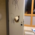 Mladíci demolovali při maturitním plese zařízení píseckého kulturního domu. Natáčeli se u toho na mobil