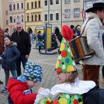 Masopustní průvod před českobudějovickou radnicí zval do tance i návštěvníky