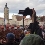 Masopustní průvod před českobudějovickou radnicí zval do tance i návštěvníky