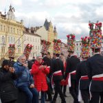 Masopustní průvod před českobudějovickou radnicí zval do tance i návštěvníky