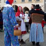 Masopustní průvod před českobudějovickou radnicí zval do tance i návštěvníky