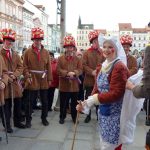 Masopustní průvod před českobudějovickou radnicí zval do tance i návštěvníky