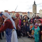 Masopustní průvod před českobudějovickou radnicí zval do tance i návštěvníky