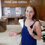 Výstavu Pěkná jako panenka zahájila ve Veselí děvčátka z dětského tanečního souboru Allegria